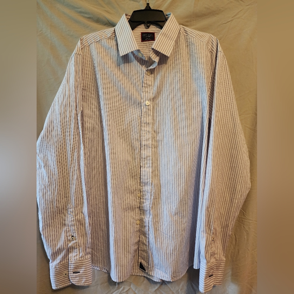 Men's UNTUCKit button up shirt